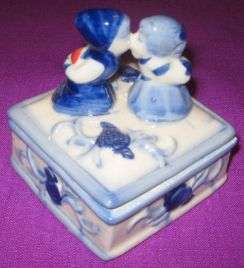 KISSING KIDS SQUARE JEWELERY BOX