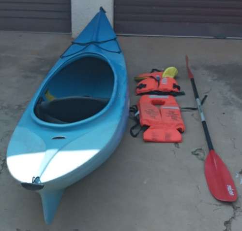 CANOE INCLUDING PADDLE AND 2 LIFE JACKETS