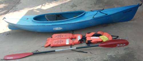 CANOE INCLUDING PADDLE AND 2 LIFE JACKETS