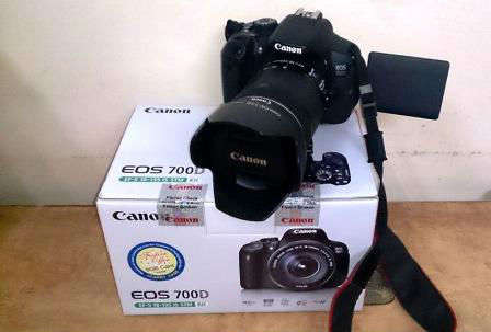 Canon EOS 700D DSLR Camera complete with 55-250 Lens and accessories