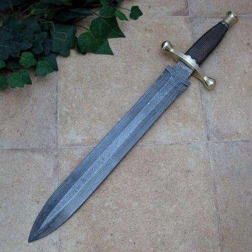 CUSTOM HANDMADE DAMASCUS STEEL DAGGER SWORD / KNIFE - STUNNING SWORD