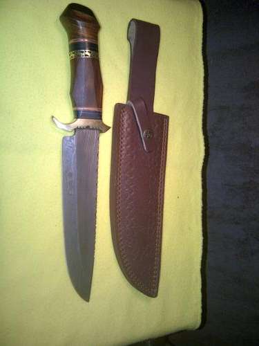 GORGEOUS HAND MADE DAMASCUS STEEL HUNTING KNIFE