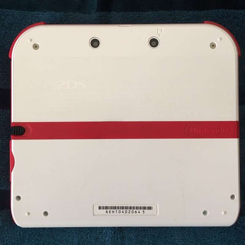 red & white Nintendo 2DS console with pouch (EUR)