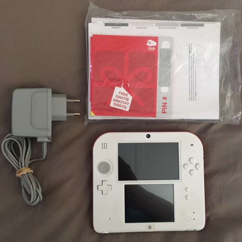 red & white Nintendo 2DS console complete