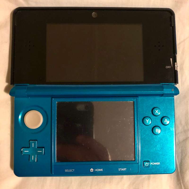 aqua blue Nintendo 3DS console with 16 games (EUR)