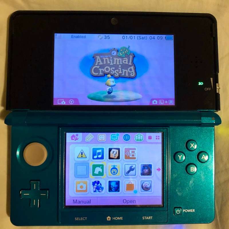 aqua blue Nintendo 3DS console with 16 games (EUR)