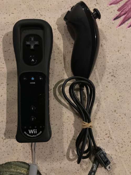 black Nintendo Wii console complete