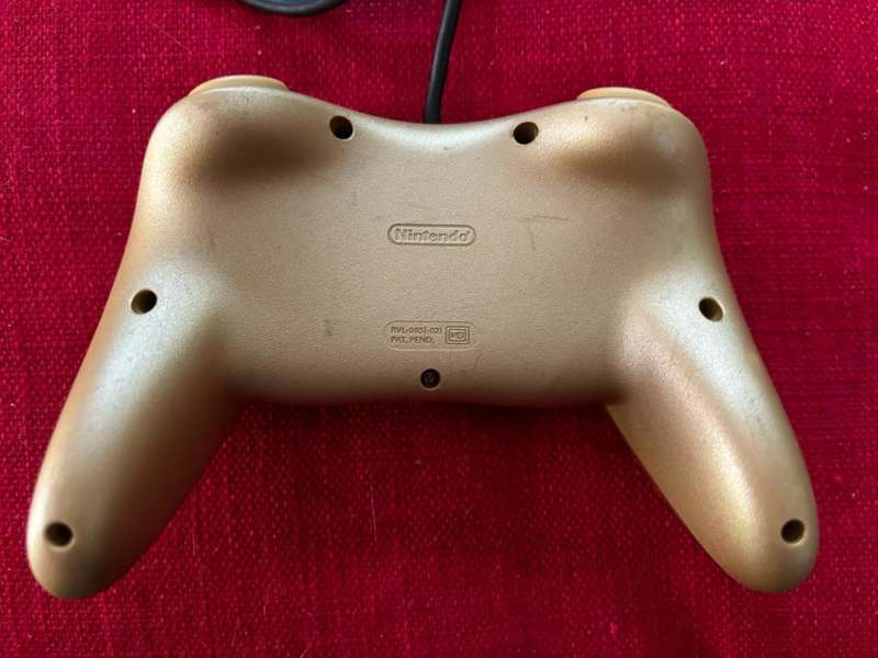 Gold Nintendo Wii Classic Controller Pro (Limited Edition)