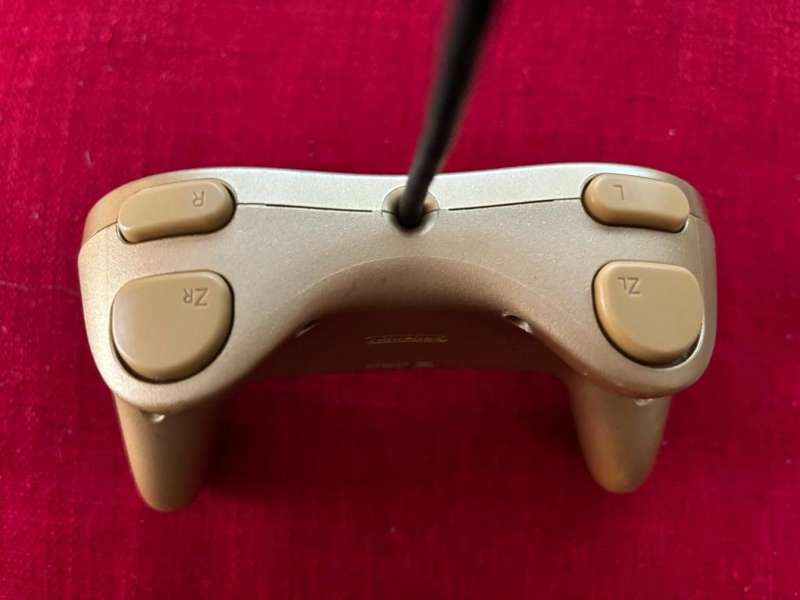 Gold Nintendo Wii Classic Controller Pro (Limited Edition)