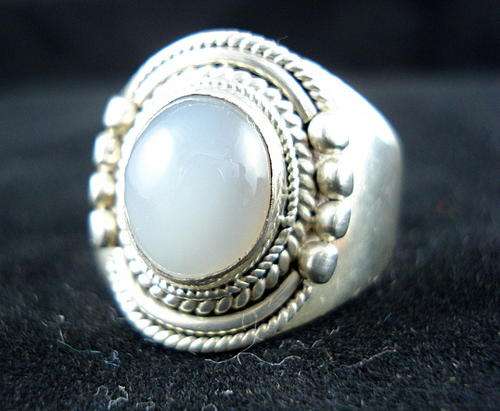 BEAUTIFUL MOONSTONE RING SET IN SOLID STERLING SILVER .925 Sz 8