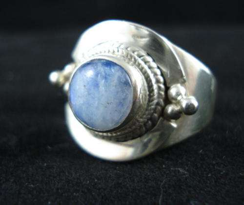 NATURAL RAINBOW MOONSTONE RING SET IN SOLID STERLING SILVER s6.5