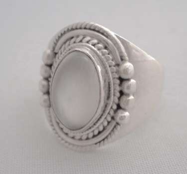 **STUNNING MOONSTONE SET IN STERLING SILVER.925** s " P "