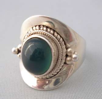 BOLD JADE RING SET IN SOLID STERLING SILVER.925 sz K