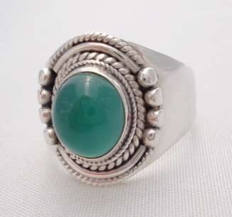 LOVELY JADE RING SET IN SOLID STERLING SILVER.925 sz K