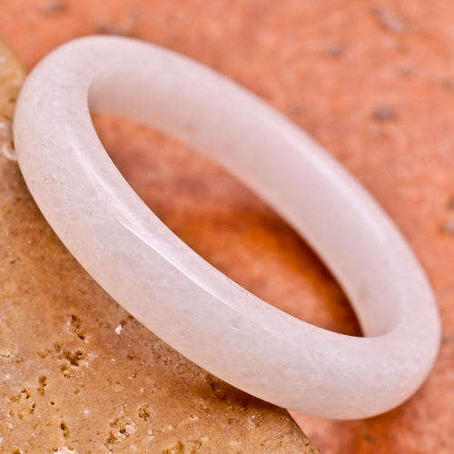 WHITE JADE GEMSTONE RING SIZE 9.75