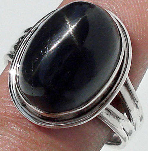 FASHIONABLE BLACK STAR OVAL 925 STERLING SILVER RING size 7 1/2