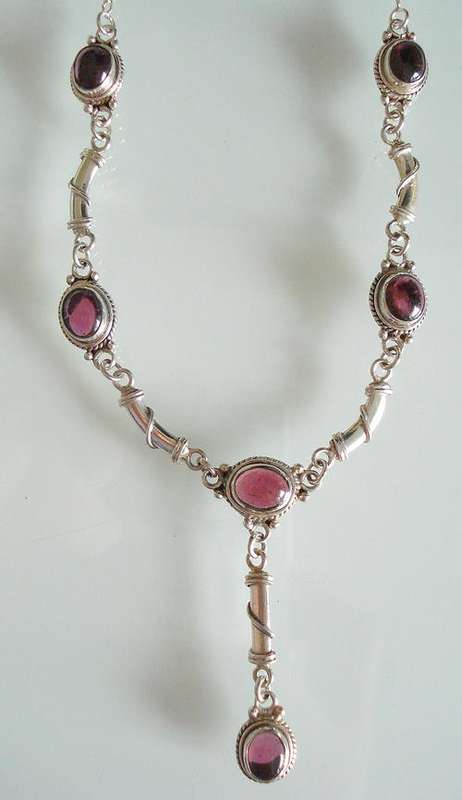 Spectacular garnet necklace set in sterling silver .925