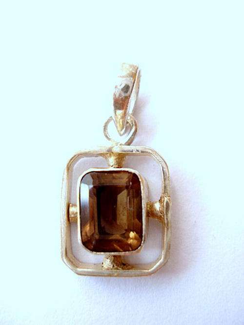 **GLOWING SMOKEY TOPAZ PENDANT SET IN STERLING SILVER.925**