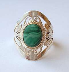 **SPECTACULAR FILIGREE MALACHITE RING SET IN STERLING SILVER.925** s " M "