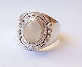 **MACNIFICENT MOONSTONE SET IN STERLING SILVER.925 SIZE " S "
