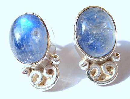 **RAINBOW MOONSTONE SET IN STERLING SILVER.925**