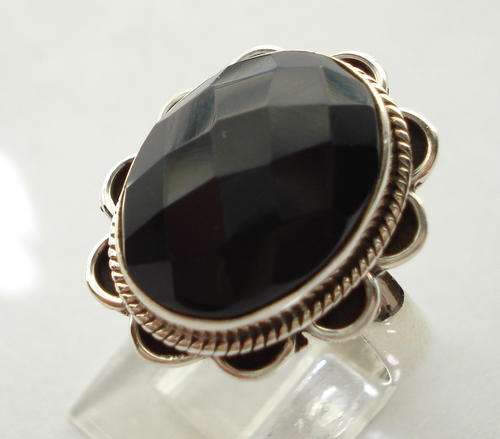 " BLACK ONYX SET IN . 925 STERLING SILVER RING " s " 7.5 "