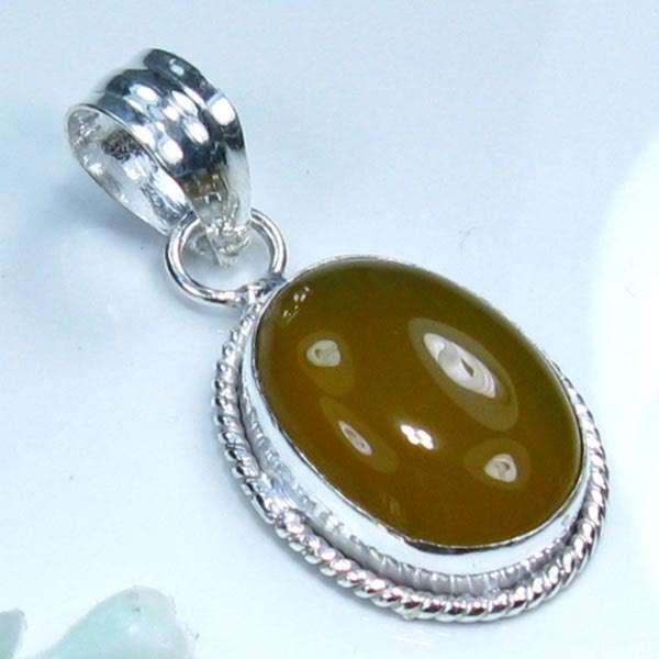 LOVELY HONEY AGATE SILVER PENDANT 1 1/2