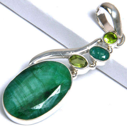 AWESOME EMERALD 925 SILVER PENDANT JEWELRY