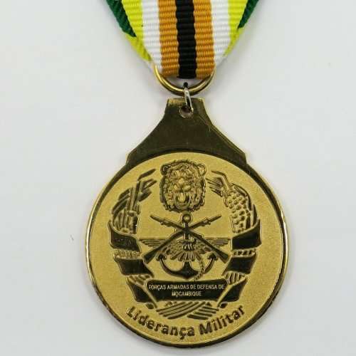 Full Size: Lideranca Militar Medal. Gold. Mozambique