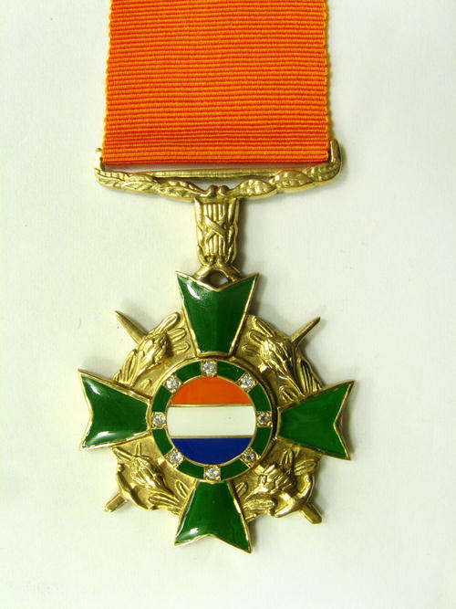 Honoris Crux Diamond. Solid Gold Stamped.