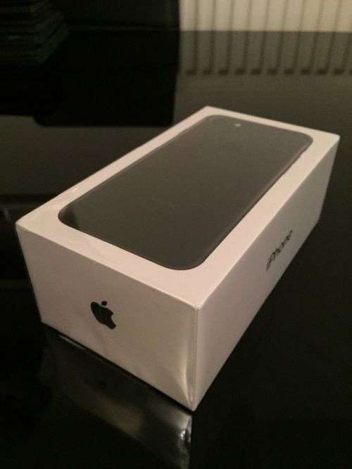 BLACK IPHONE 7 BRAND NEW SEALED IN BOX