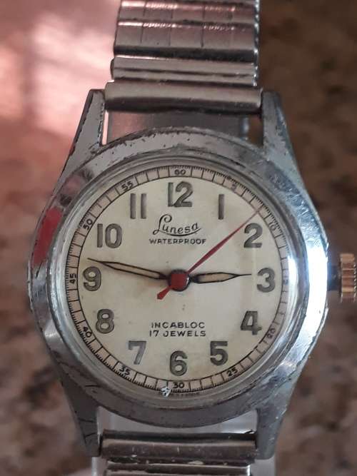 Lunesa manual watch