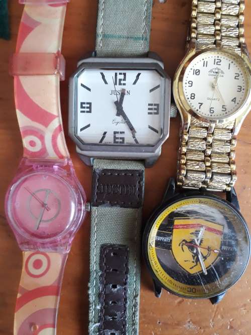 Group quartz watches