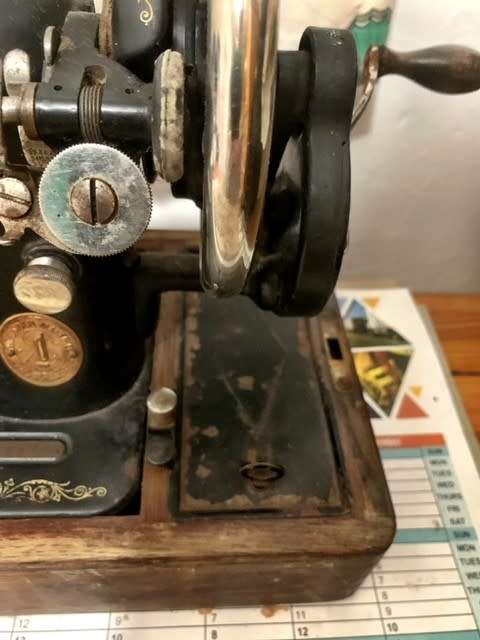 Singer Vintage Sewing Machine COLLECTION IN EAST LONDON ONLY !