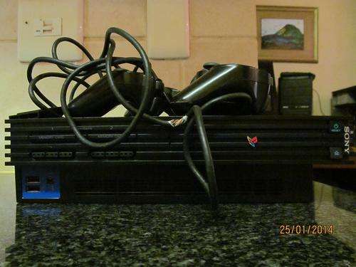 PLAYSTATION 2 SONY- Bag + 2 remotes