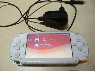 PSP White  + 4 GAMES= WORKING 100%