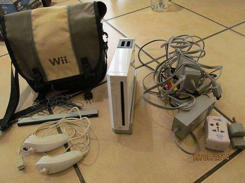 WII Console + other equipment+ Bag