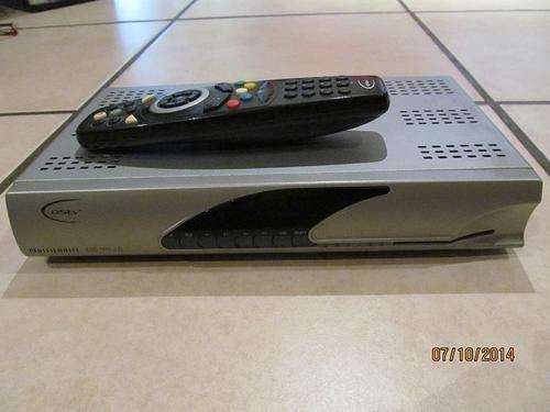 DSTV Decoder DSD 1110 (+2) with Remote-WORKING 100%