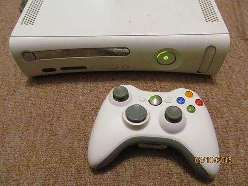 XBOX 360 + Power+ Remote + KONAMI Mat+Game+BUZZ Remotes=WORKING 100%