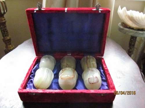 VERY UNIQUE! 6 Vintage MARBLE ONYX Carved STONE CUPS complete with Original Presentation Velvet  Box