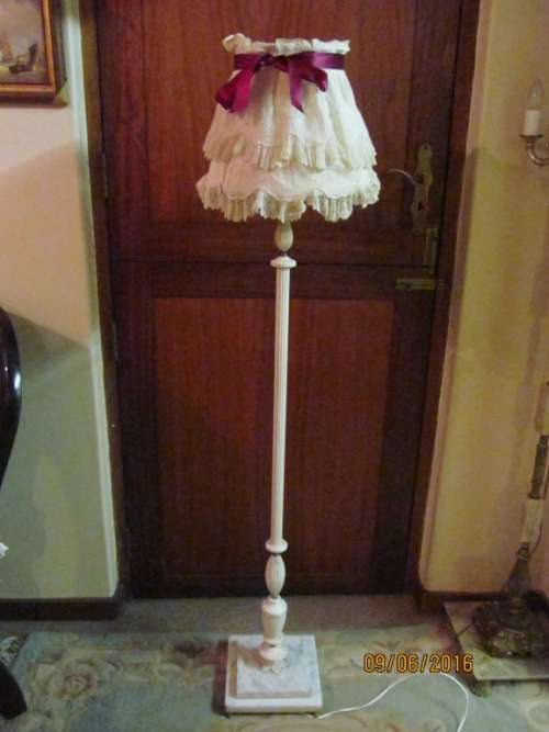 LOVELY Antique Standing Lamp with 2 layer Marble Base and small Brass feet
