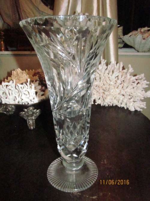 CRYSTAL STYLE !! Superb Lead Crystal - Rose Cut Vase. LOVELY!! READ FURTHER!!