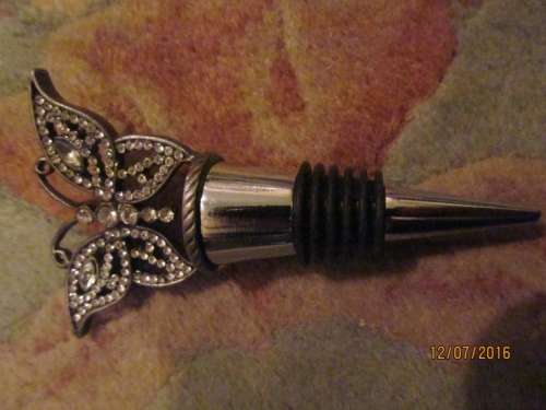 DIAMANTE !! Very Unique and LOVELY Bottle-Stopper !! Pics say it all