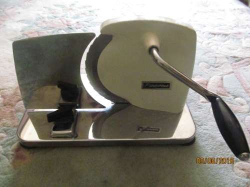 PINEWARE !! Easy Slice Stainless Steel Bread Slicer - Adjustable Blade