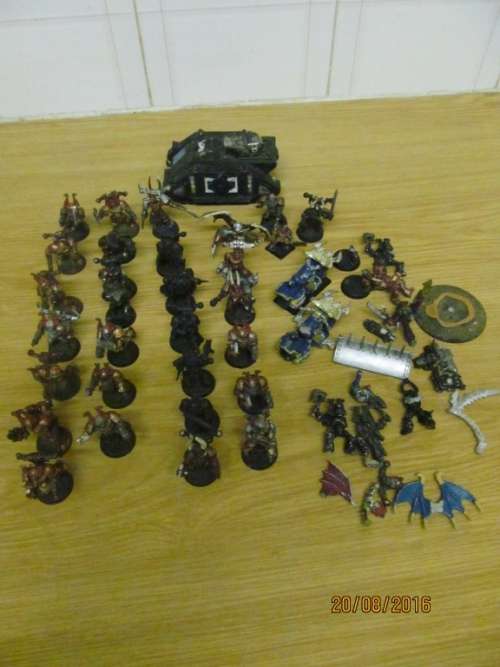 WARHAMMER 40 000 LOT !! 34 Figurines+2 Bikes+1 Tank/APC + accessories - ONE Price ALL