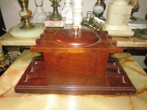 POLISHED SPLENDOR!! Vintage Solid Wood 6 Tobacco Pipe Stand with Central Humidor and Lid