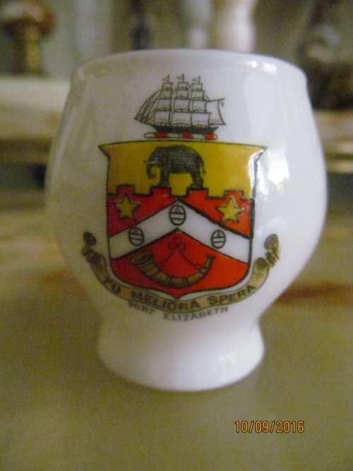 ENGLISH PORCELAIN !! WH GOSS - Model of the Famous Colchester Vase in the Museum