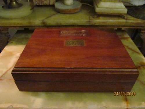 SOLID VINTAGE WOOD!! Magnificent Cigar Humidor/Box with Brass Hinged Lid + Humidifier