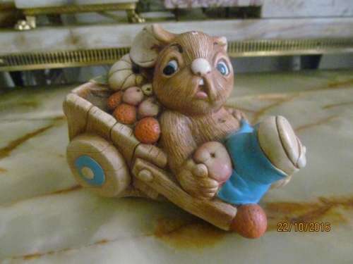 BARROW BOY!! Vintage 60's Hand Painted Pendelfin Stonecraft Rabbit Figurine - RARE