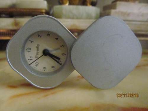 UNIQUE REVEILLE!! Square Metal Reveille Quartz Travel Clock with Alarm - NO0Jewels Unadjusted
